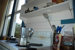 Hier im Innlet Hostel ist es nicht so aufger&auml;umt wie in der letzten Cottage, aber nette K&uuml;chenger&auml;te, mit denen man mal ein bischen ausf&uuml;hrlicher &uuml;ber das Leben in NZ plappern kann.